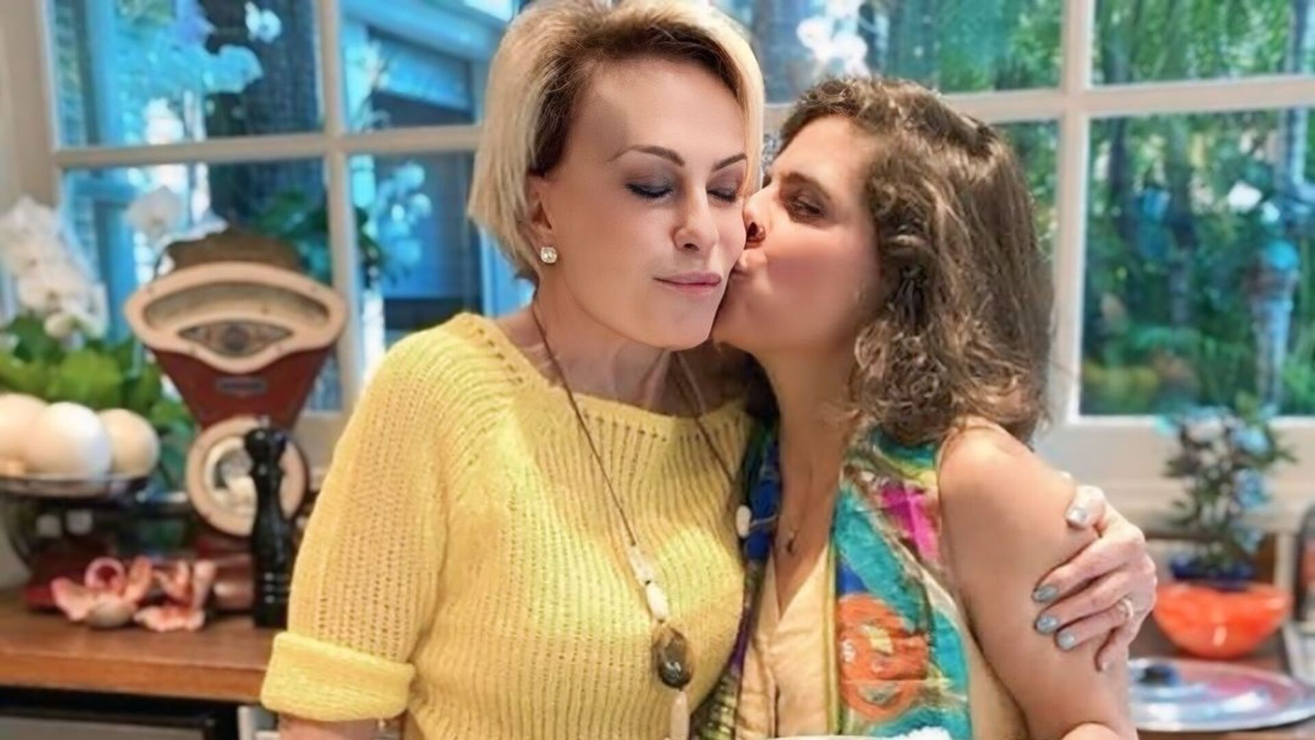 Ana Maria Braga fala sobre a filha ter seguido seu caminho: ‘Contrárias’