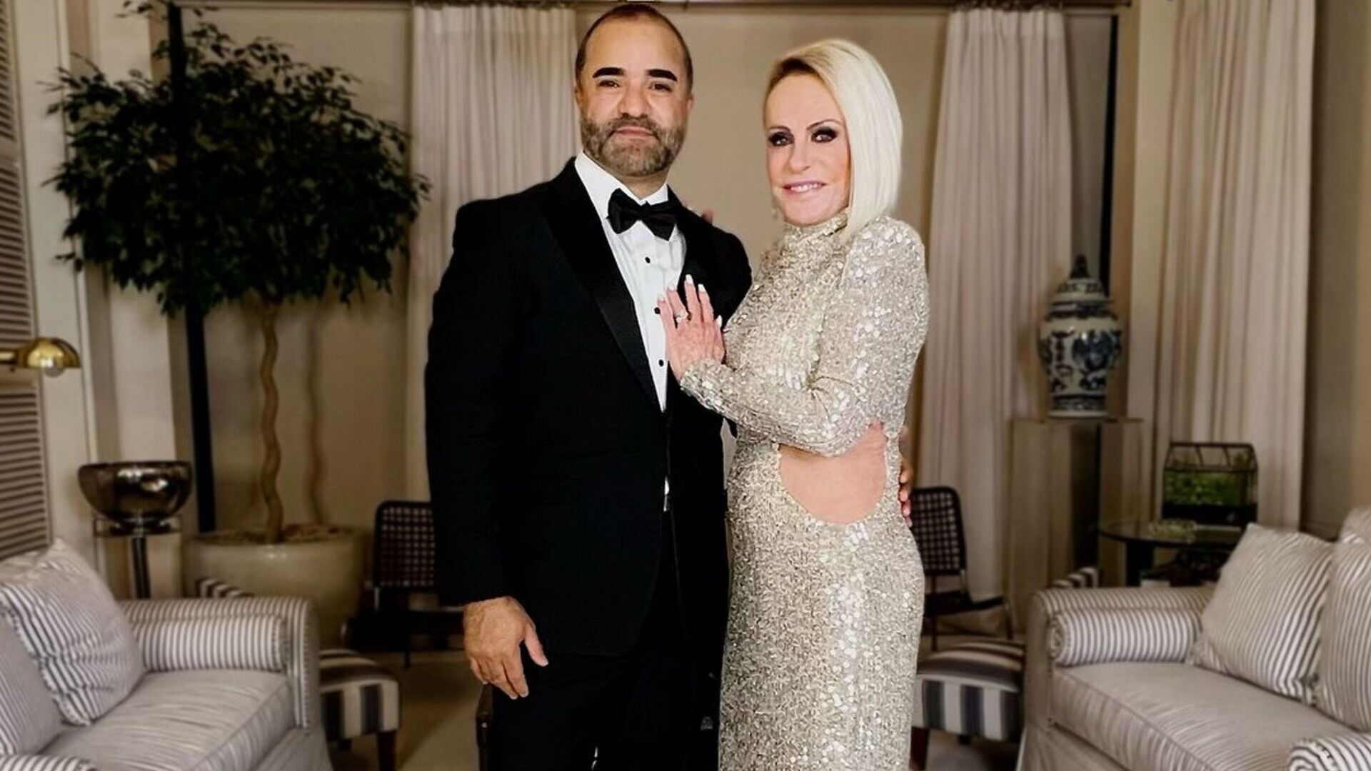 Ana Maria Braga posta fotos com o namorado em sua mansão e impressiona