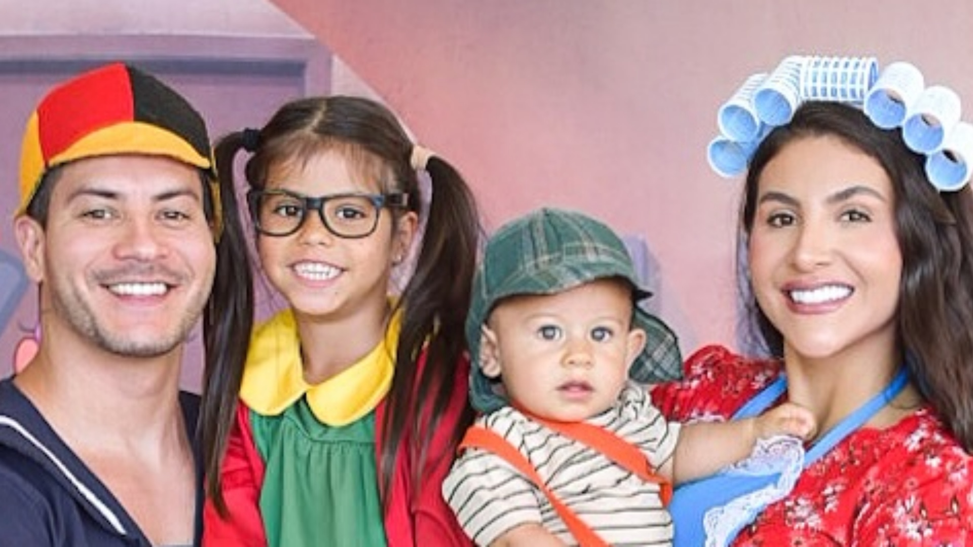 Arthur Aguiar mostra a família fantasiada em festa de mesversário do filho