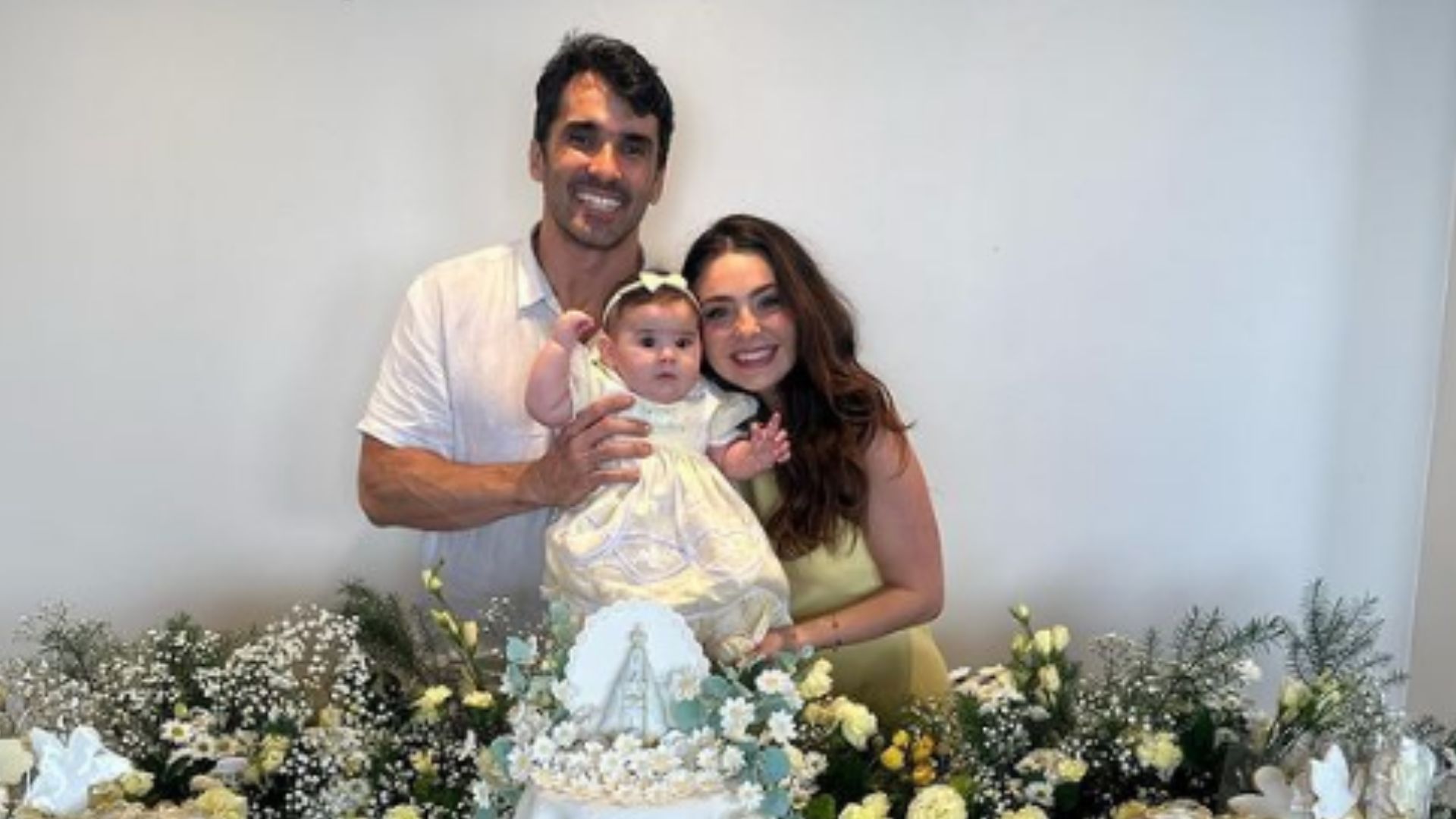 Marcela Barrozo revela como foi o batizado de sua filha na igreja