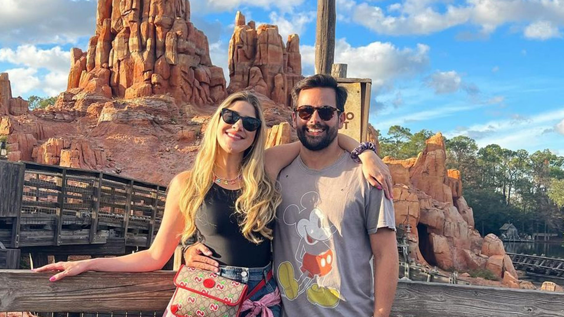 Dani Calabresa celebra dois anos do casamento com Richard Neuman