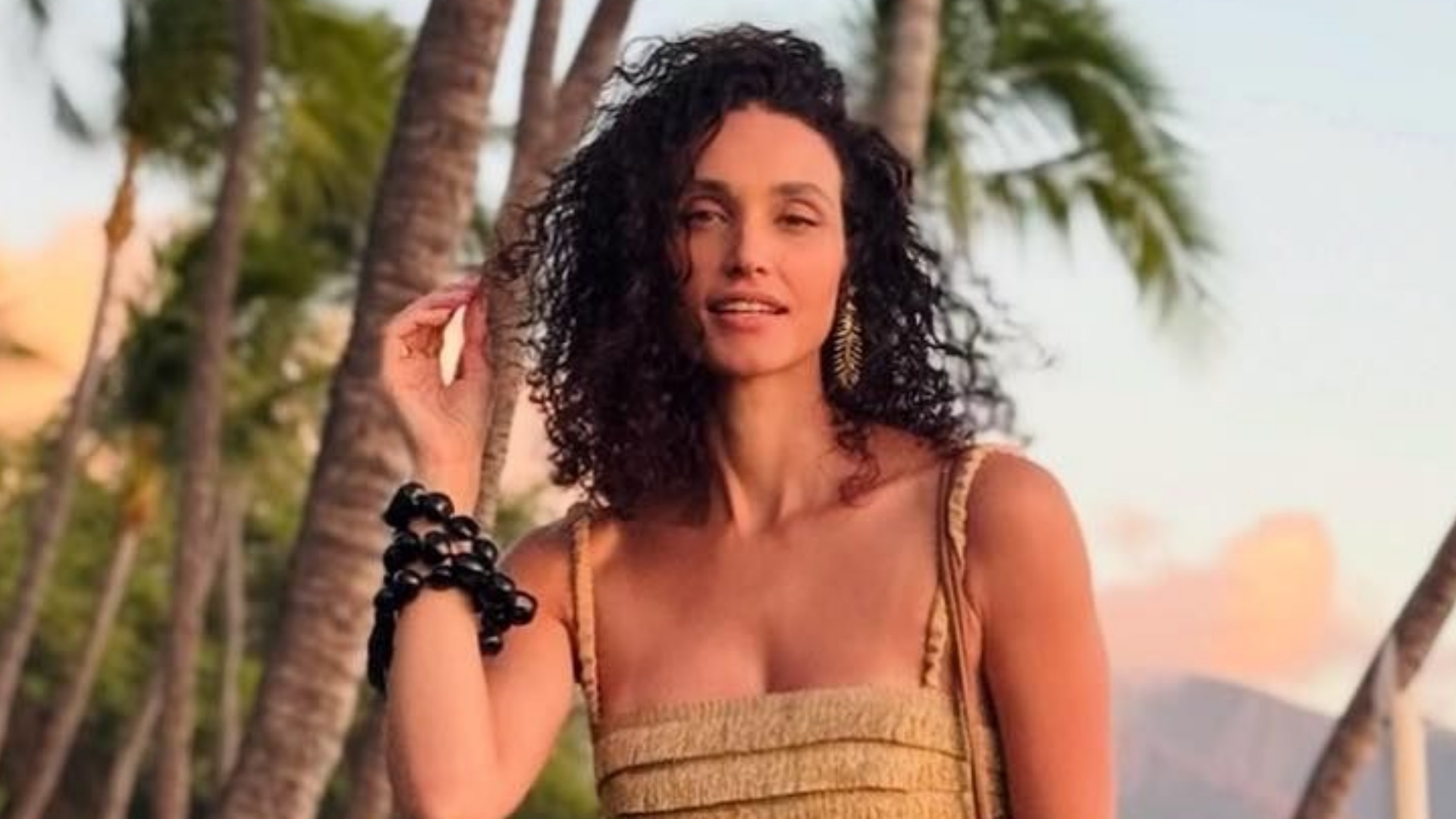 Débora Nascimento exibe corpaço em viagem ao Havaí: ‘Muita beleza’