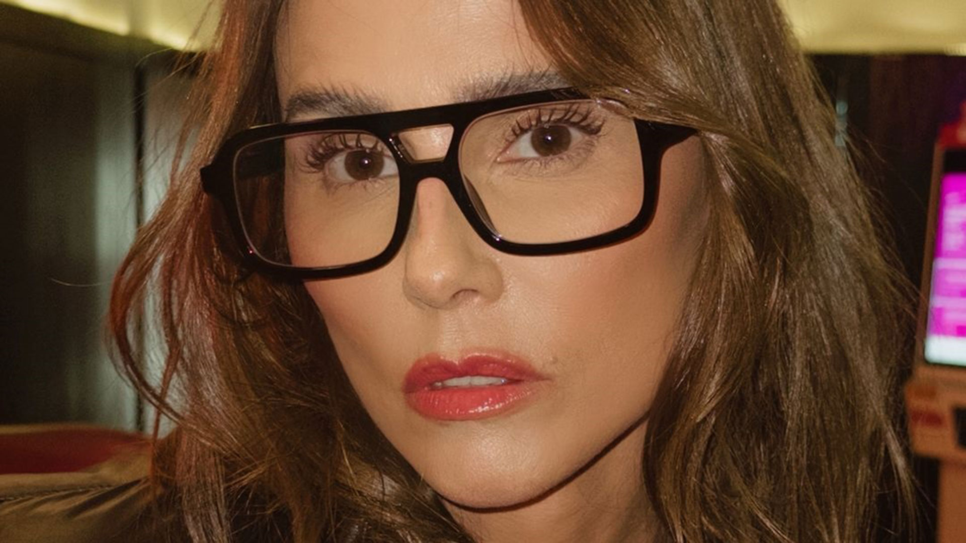 Deborah Secco exibe corpão perfeito em clique de biquíni