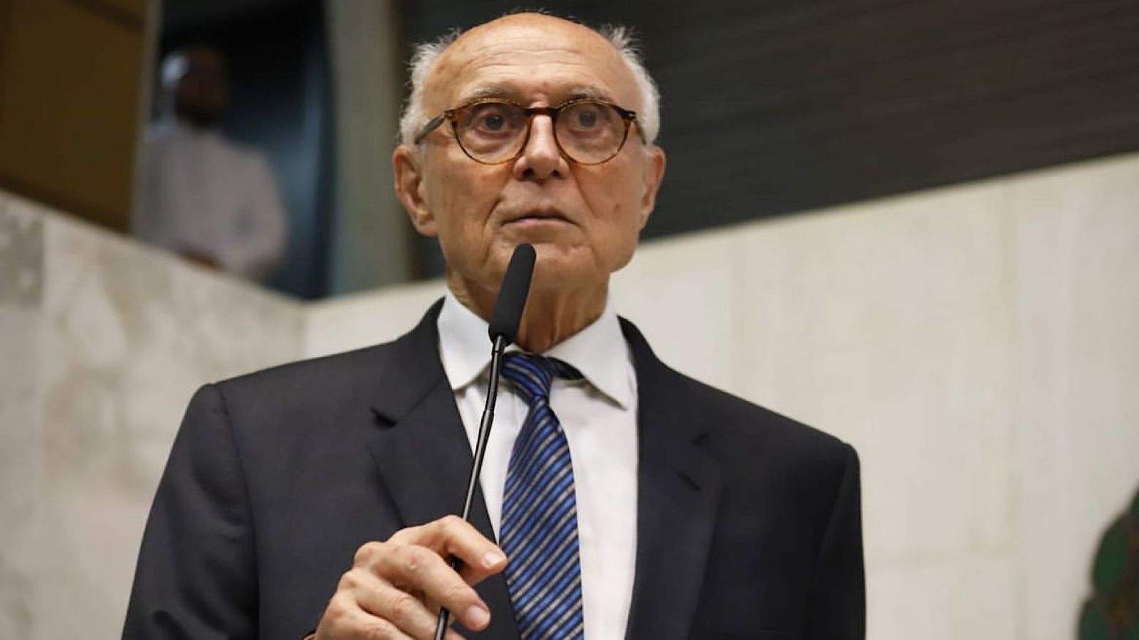 Eduardo Suplicy anuncia remissão do câncer e médico alerta para cuidados: ‘Cautela’