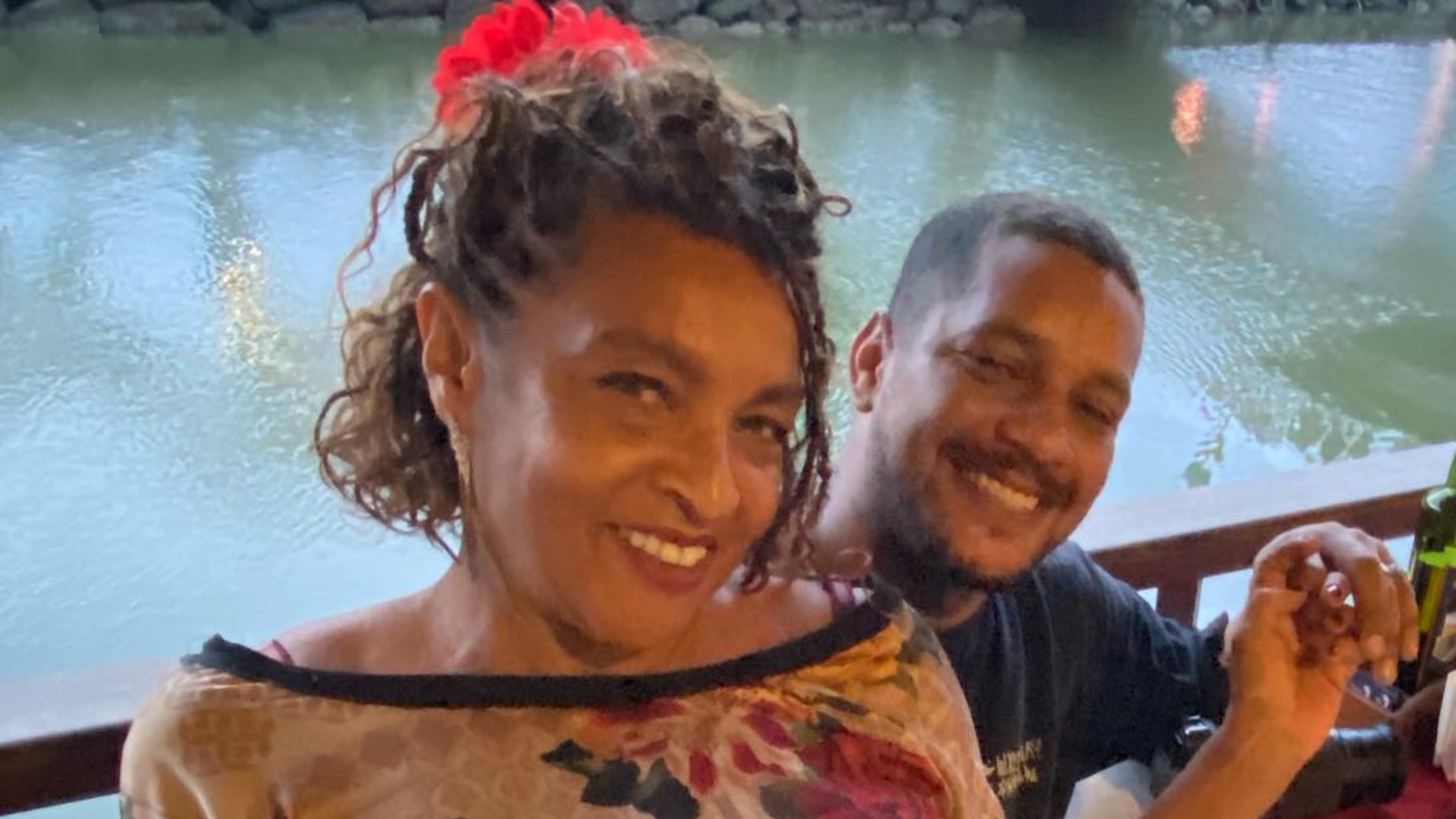 Elisa Lucinda se declara no aniversário de 35 anos do namorado: ‘Lindo olhar’
