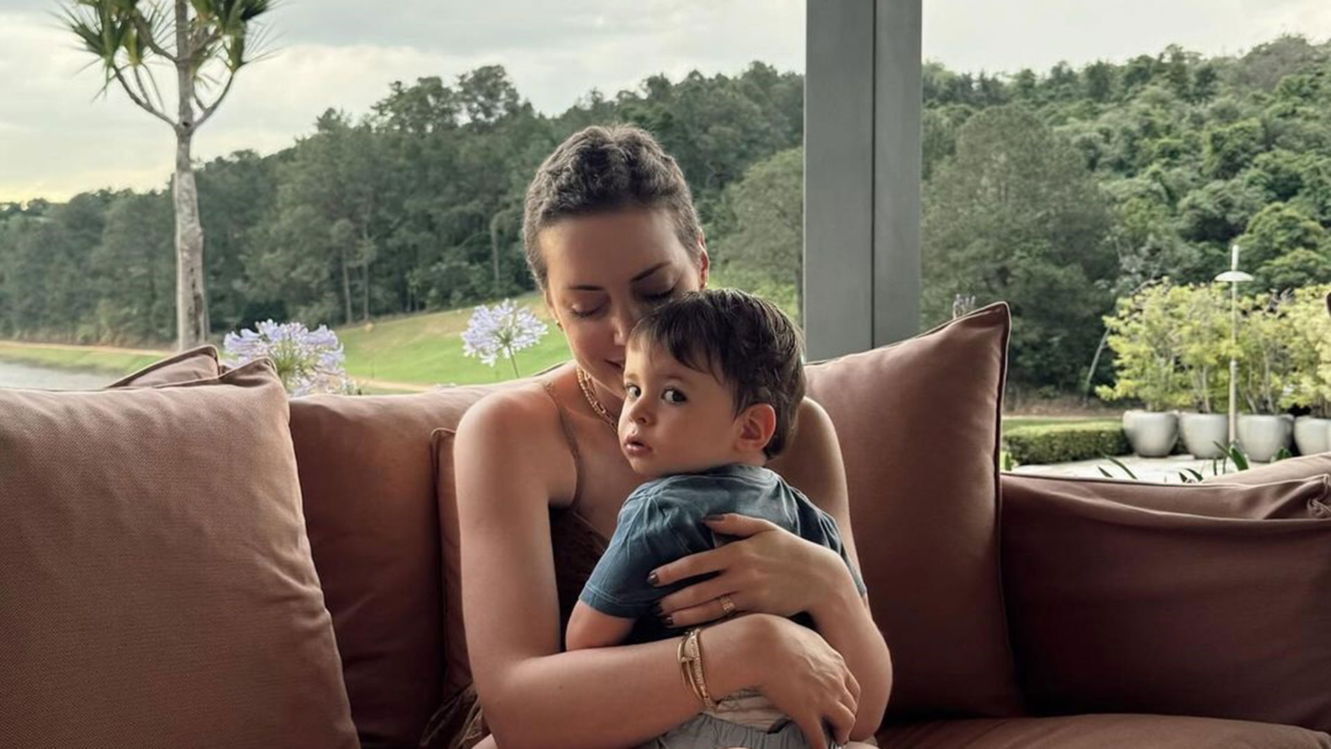Fabiana Justus revela que tomará vacina junto com filho: ‘Inusitado’