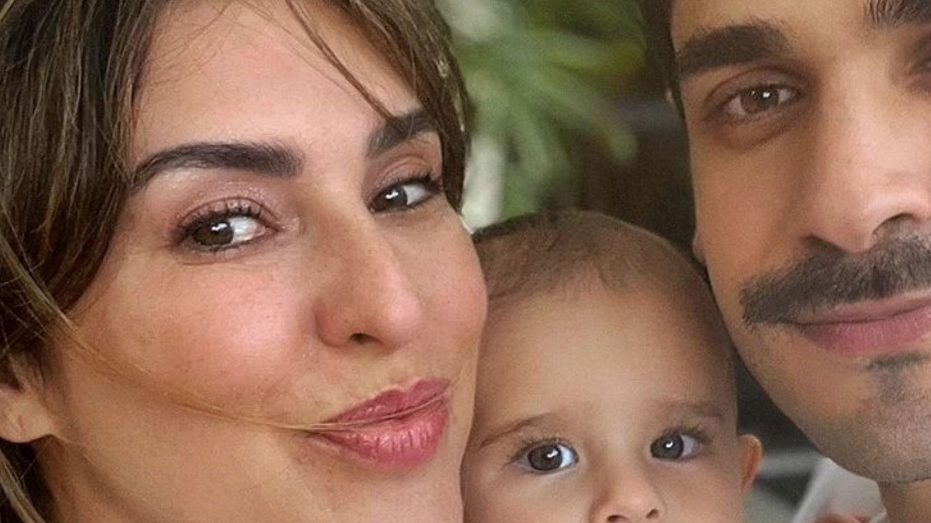 Fernanda Paes Leme se derrete em clique fofo com a filha e o noivo