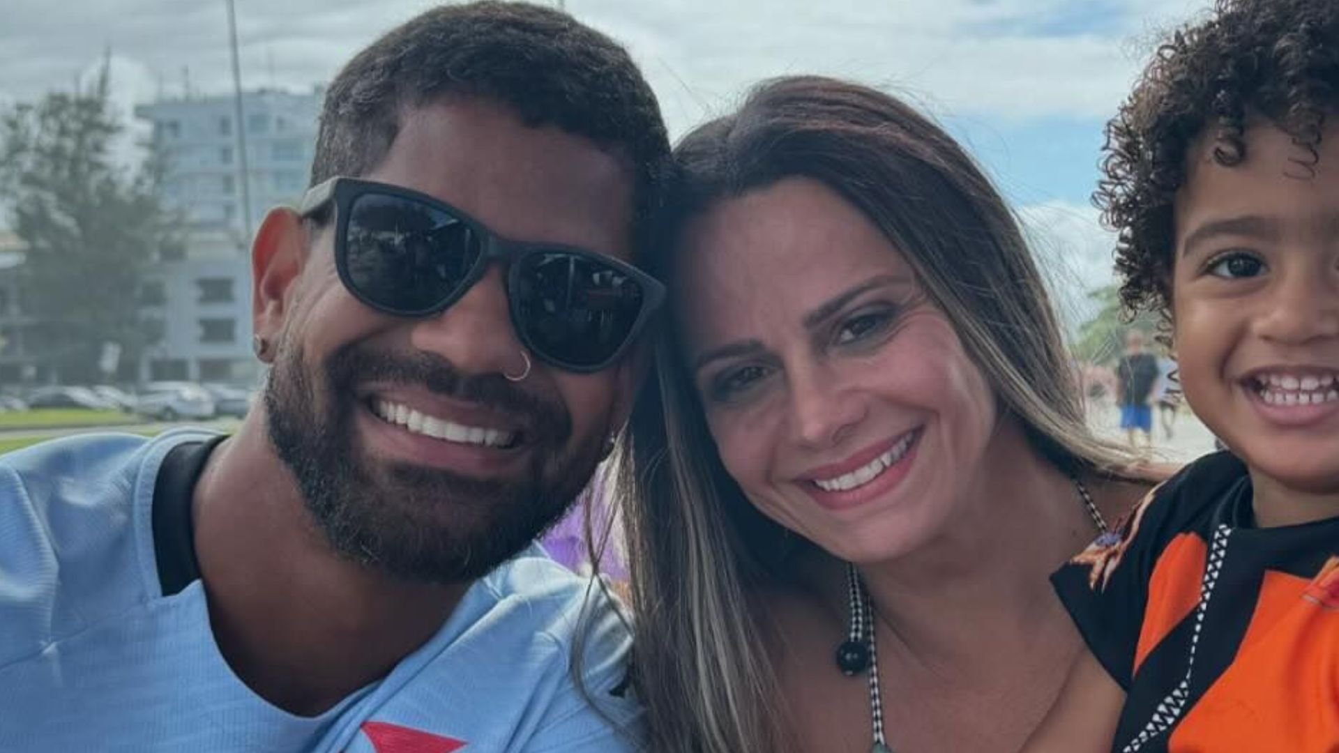 Filho de Viviane Araújo rouba a cena em fotos de passeio com a família