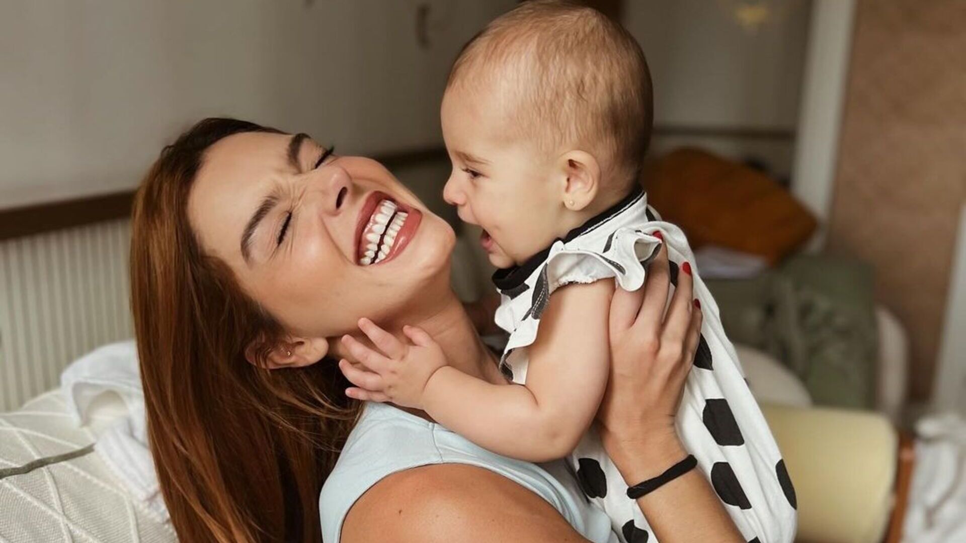 Giovanna Lancellotti mostra encontro com a filha de Fernanda Paes Leme