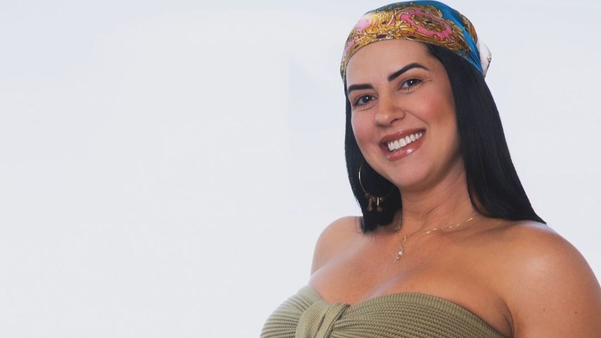 Graciele Lacerda chama a atenção ao exibir barrigão em navio de Zezé