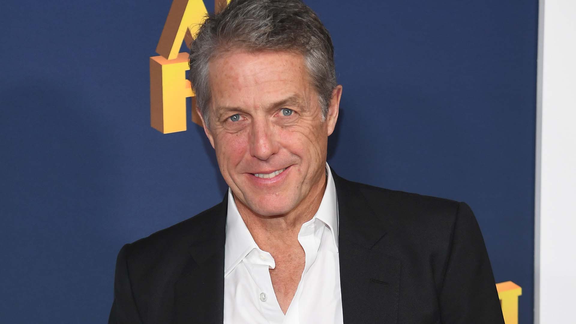 Hugh Grant escolhe nomes muito diferentes para as filhas. Saiba quais!