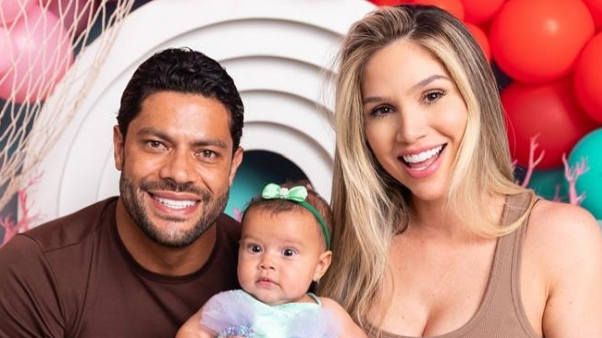 Filha de Hulk Paraíba encanta ao surgir de sereia em festa de mesversário