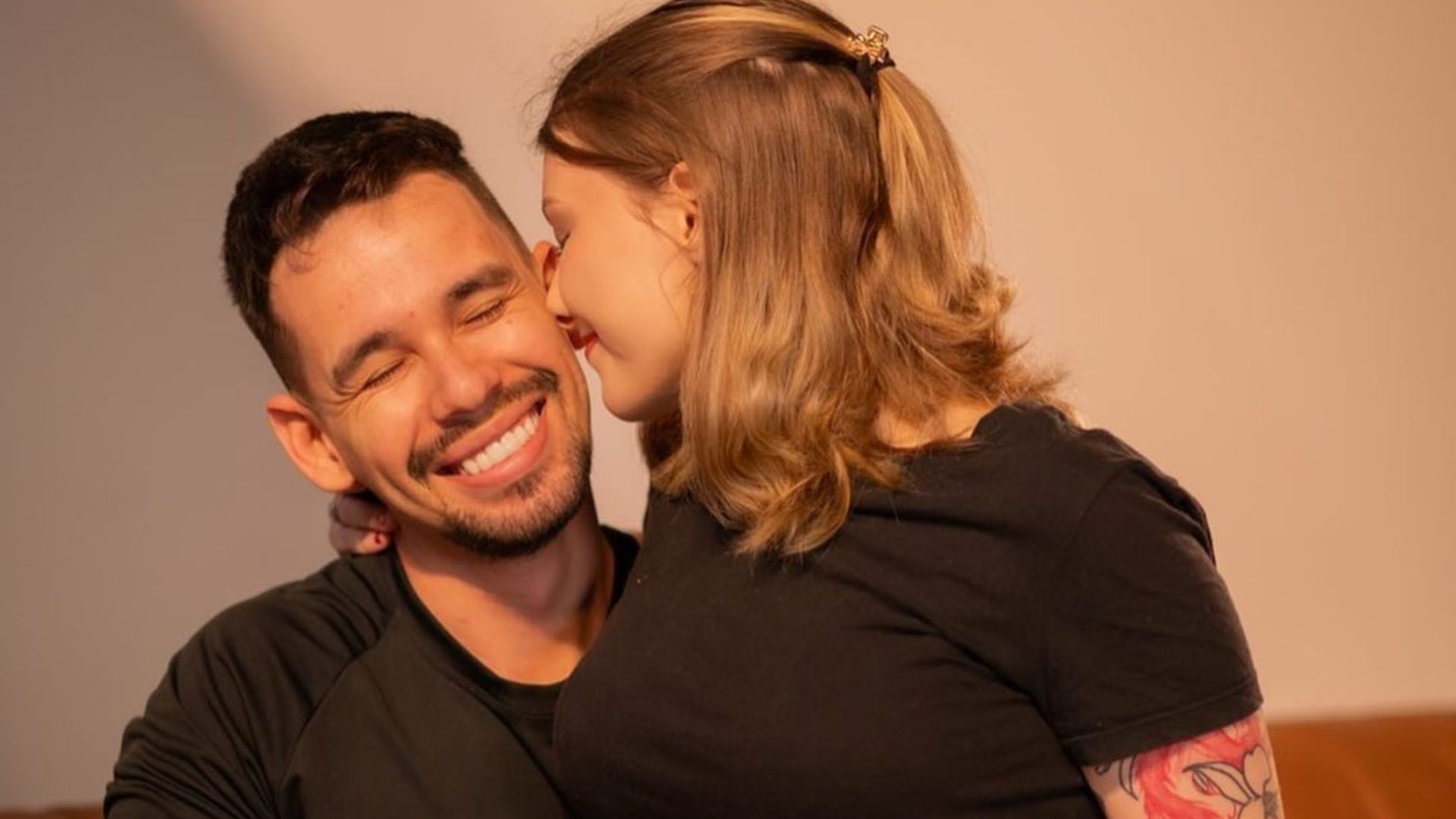 Marido de Isabel Veloso mostra rosto do filho em ultrassom