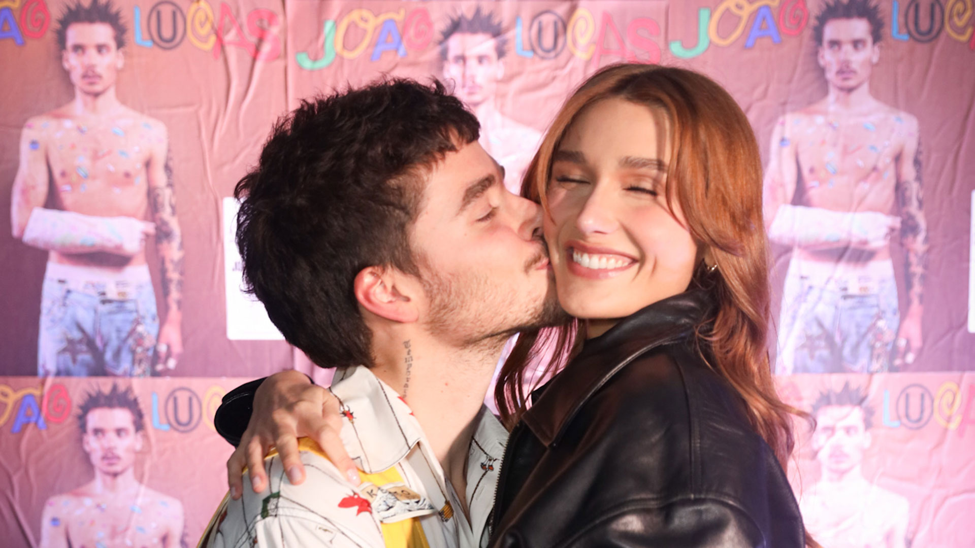 Sasha Meneghel prestigia João Lucas e casal troca muitos carinhos