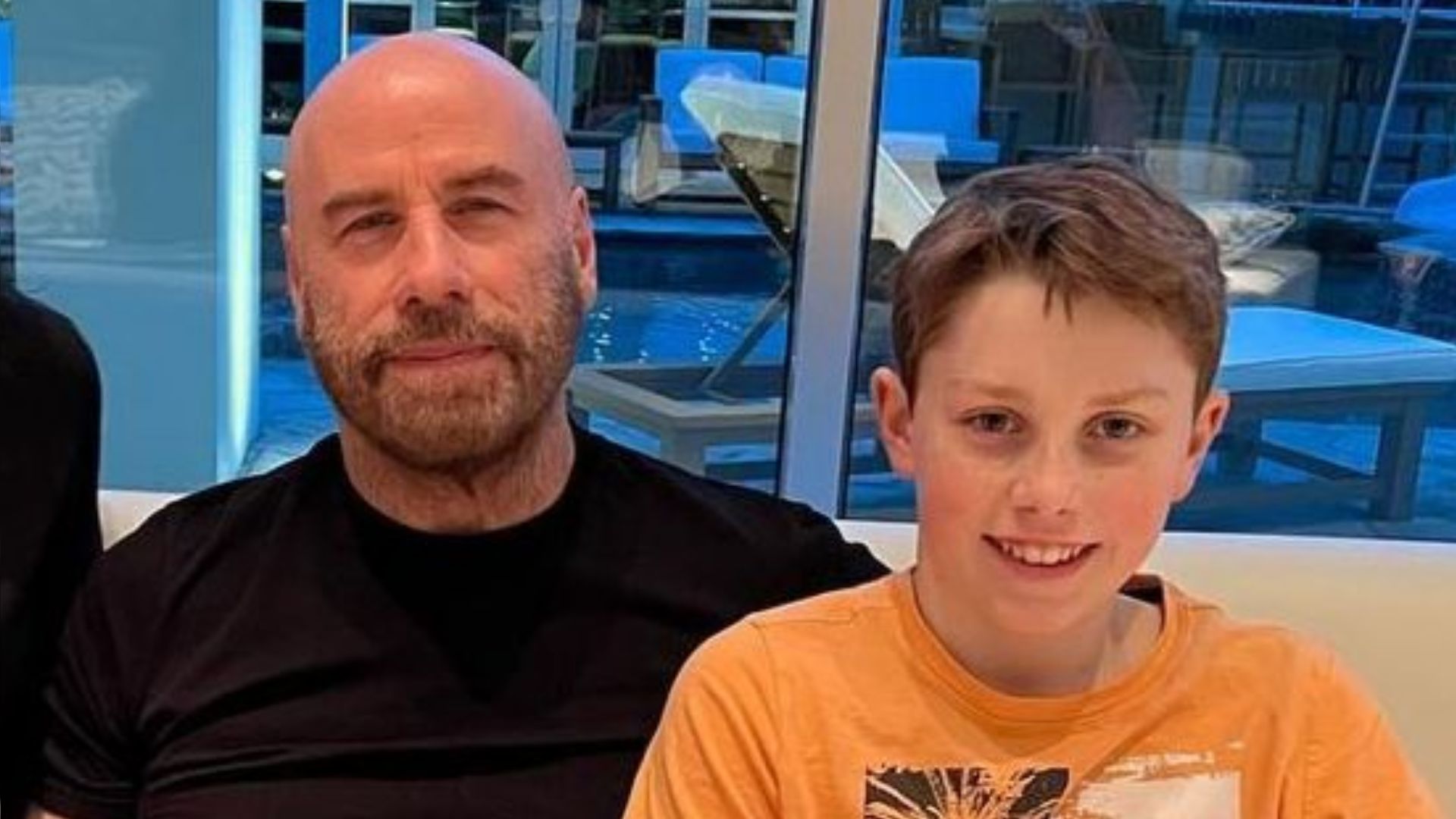 John Travolta celebra aniversário do filho com foto descontraída: “Seu pai te ama”