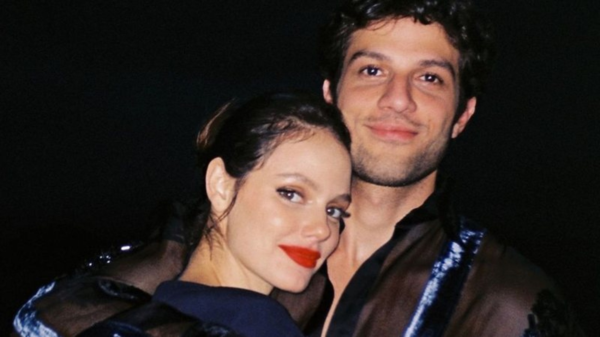 Laura Neiva apresenta terceiro filho com Chay Suede e revela sexo do bebê