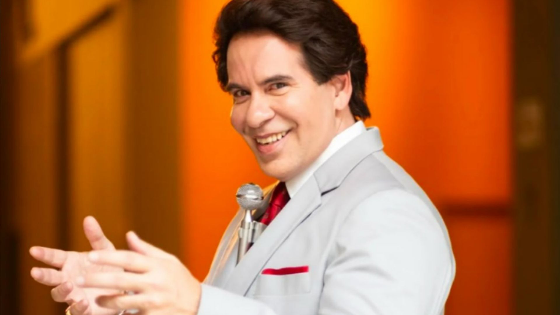 Leandro Hassum reflete sobre oportunidade de viver Silvio Santos no cinema: “Não acreditei”