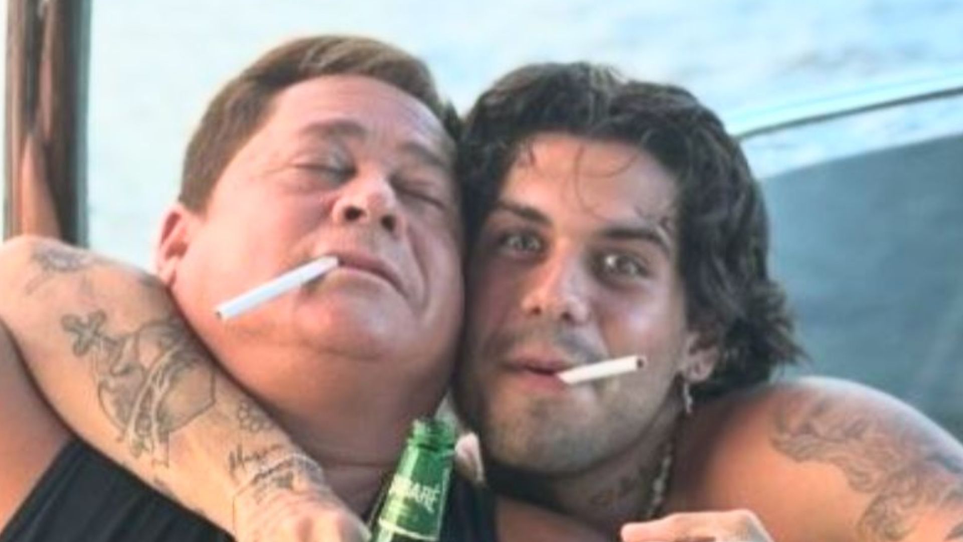 Zé Felipe exibe momento de descontração com Leonardo em barco de luxo