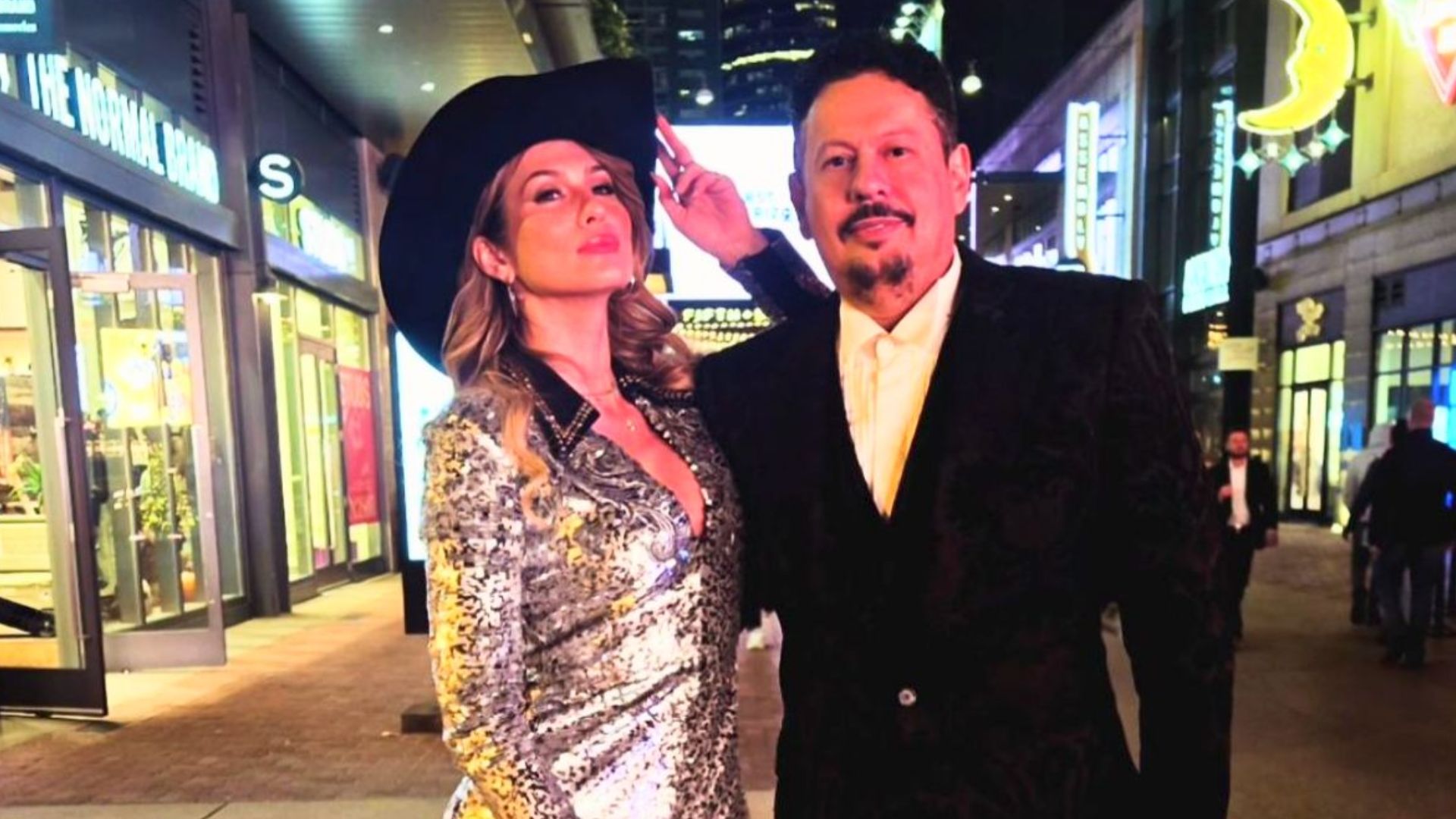 Junto com o namorado, Lívia Andrade curte premiação de música nos Estados Unidos