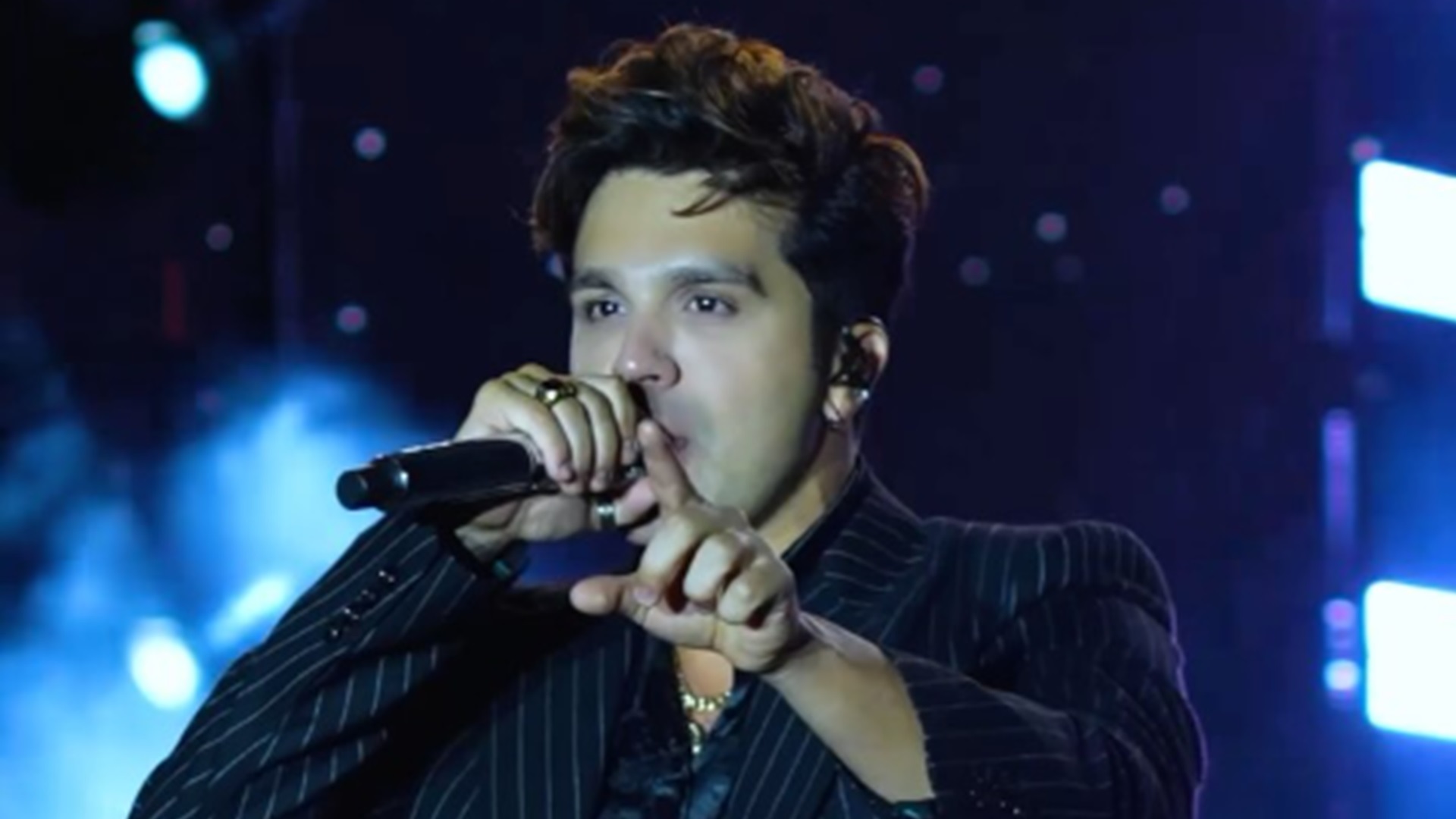 Luan Santana celebra 15 anos da música Meteoro com surpresa para os fãs