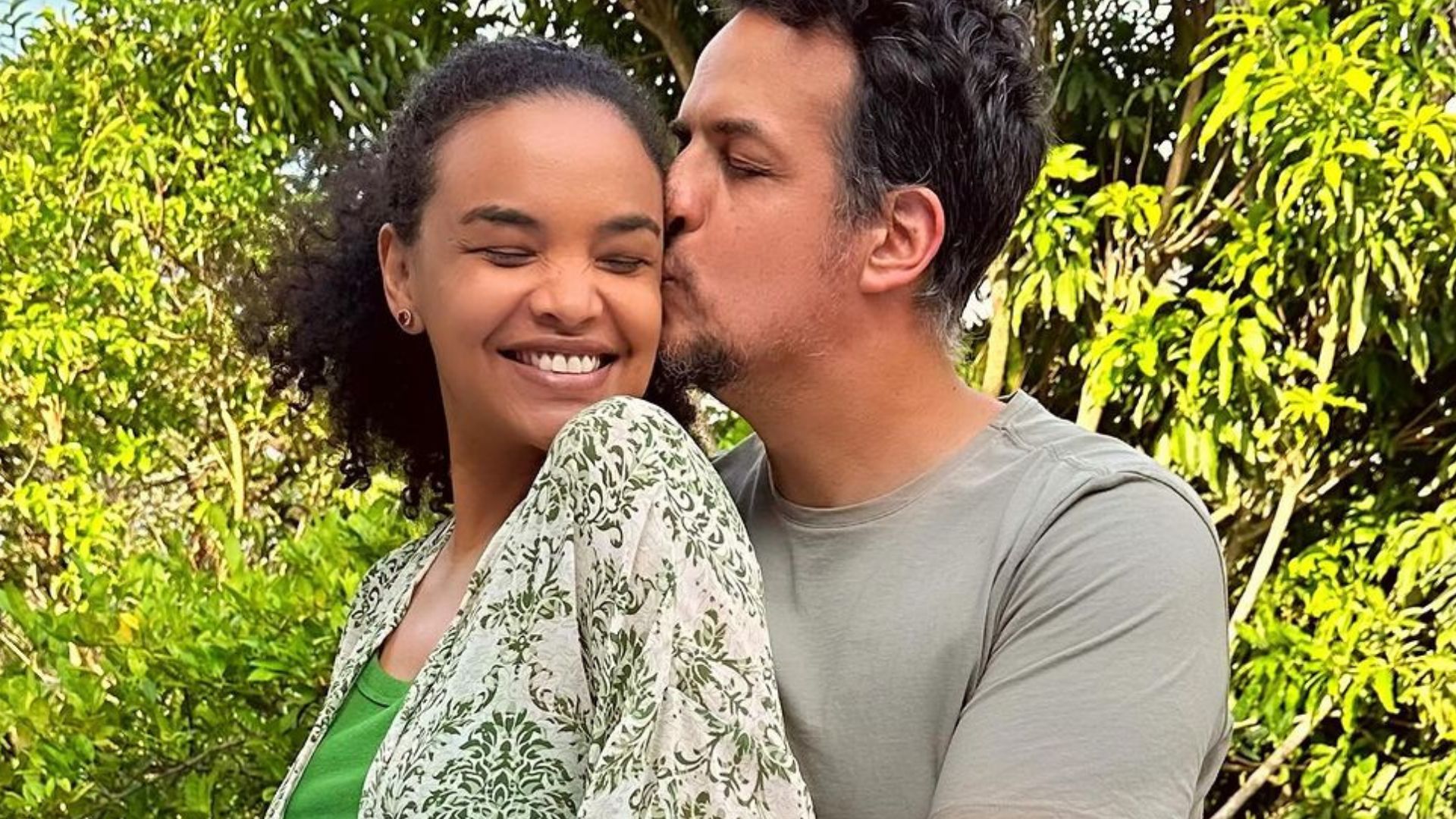 Menino ou menina? Lucy Ramos revela sexo do primeiro filho em chá especial