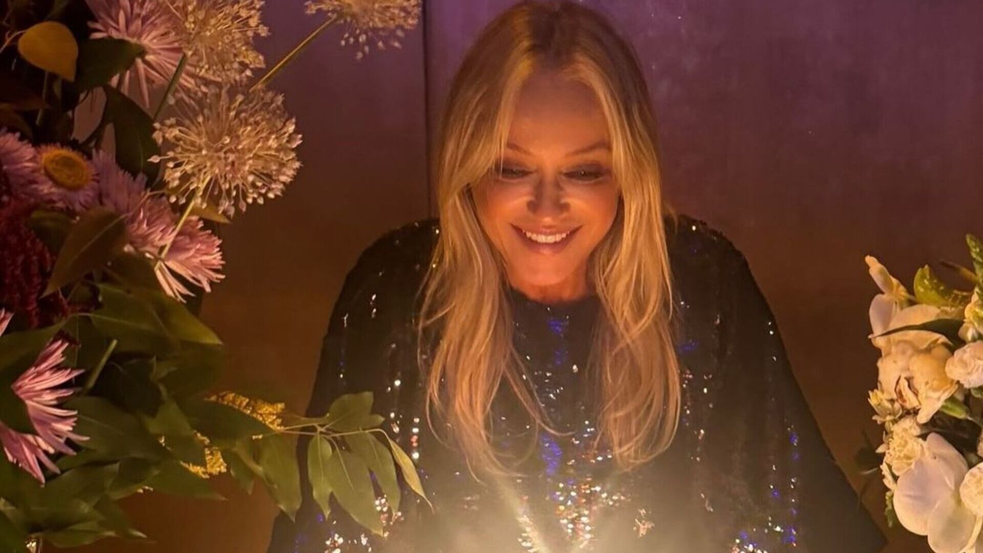 Mãe de Marina Ruy Barbosa celebra aniversário com bolo chique; veja