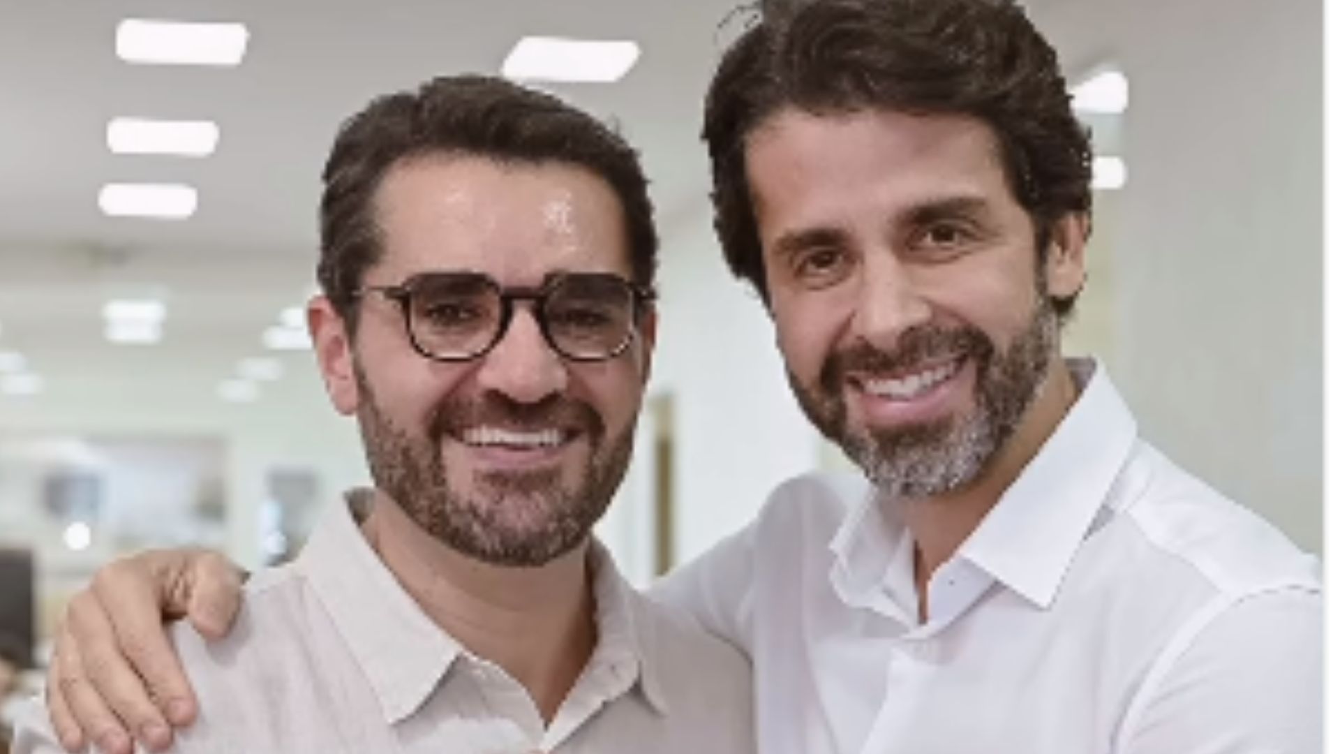 Marcelo Cosme, da GloboNews, se casa no civil com Frankel Brandão