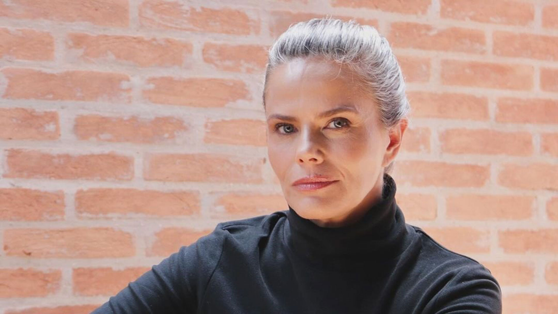 Maria Cândida exibe corpo real e faz reflexão sobre padrões de beleza