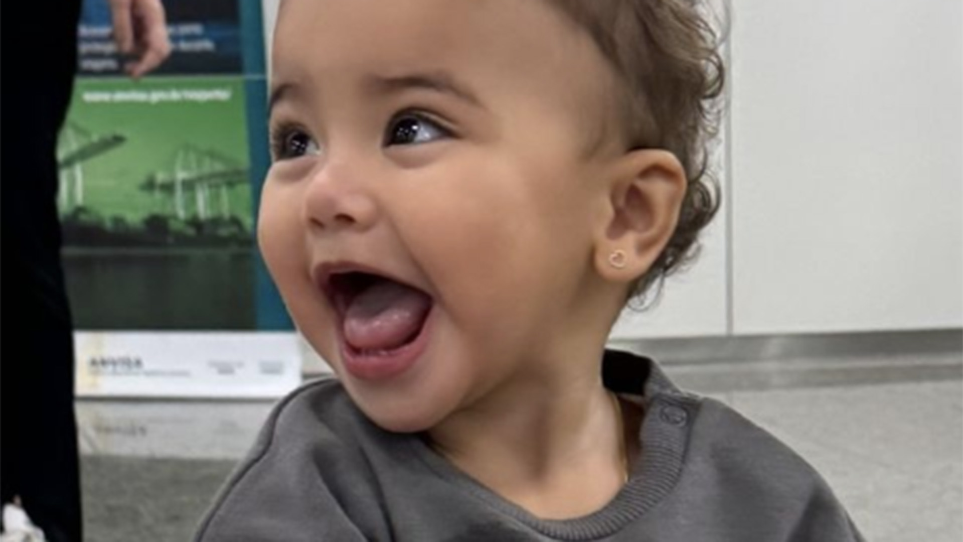 O aerolook de Mavie. Saiba qual é o preço da roupa da criança