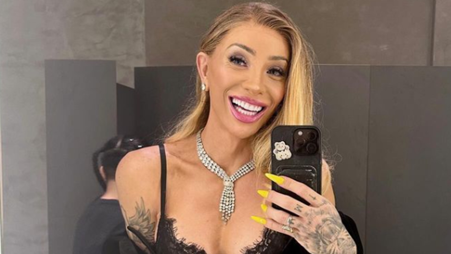 Maya Massafera expõe motivo do término de relacionamento: ‘Sozinha’