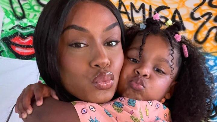 Rebecca projeta mundo ideal para a filha Morena: ‘Crescer sem medo de discriminação’