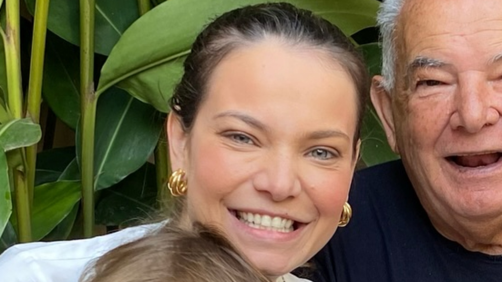 Milena Toscano posta cliques raros com o pai em data especial: ‘Meu orgulho’
