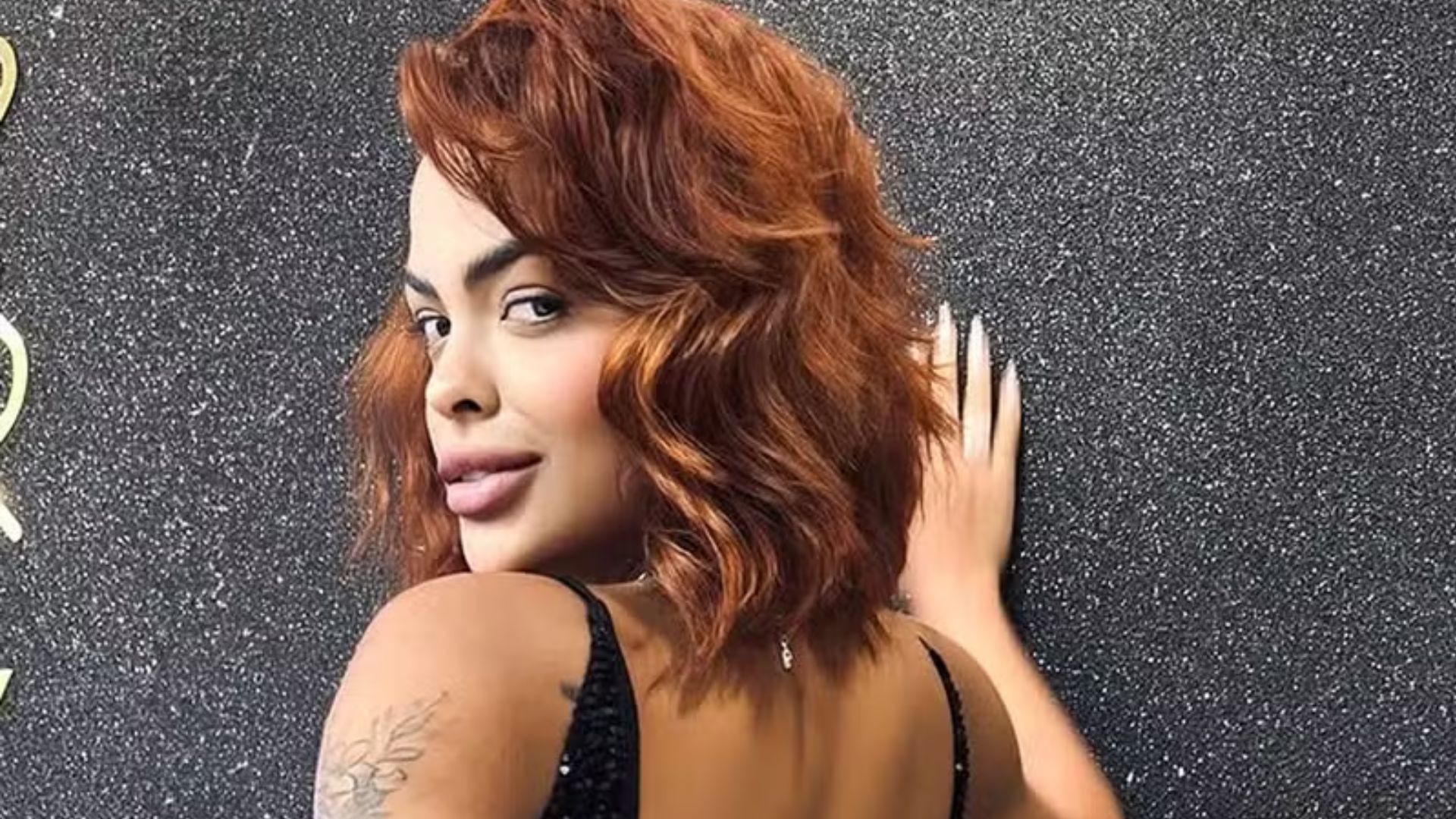 Ex-BBB Paula Freitas faz harmonização glútea. Veja antes e depois