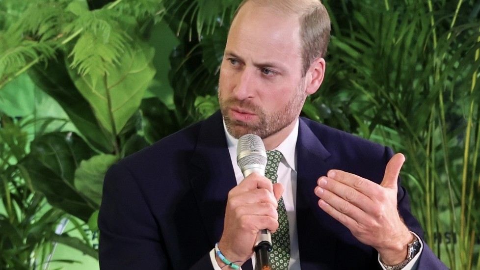 Príncipe William chama atenção a usar pulseira com significado especial