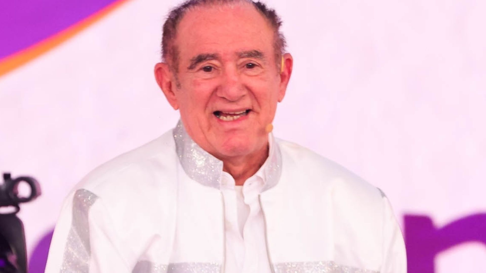Renato Aragão se emociona em sua primeira participação no Teleton