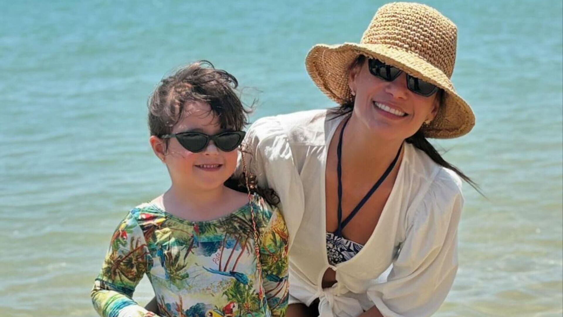 Sabina Simonato abre álbum de viagem de férias com o marido e a filha
