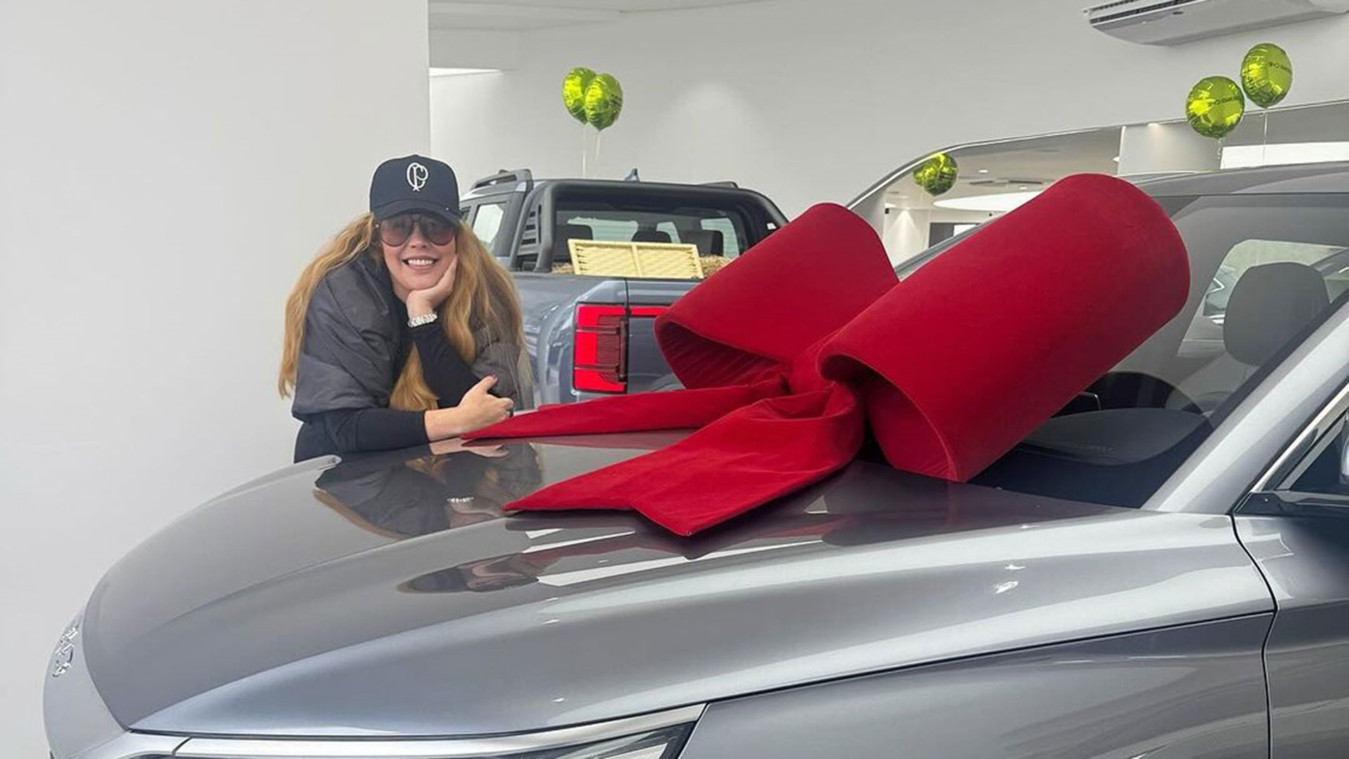 Simony chora após comprar carro de luxo: ‘Gratidão’