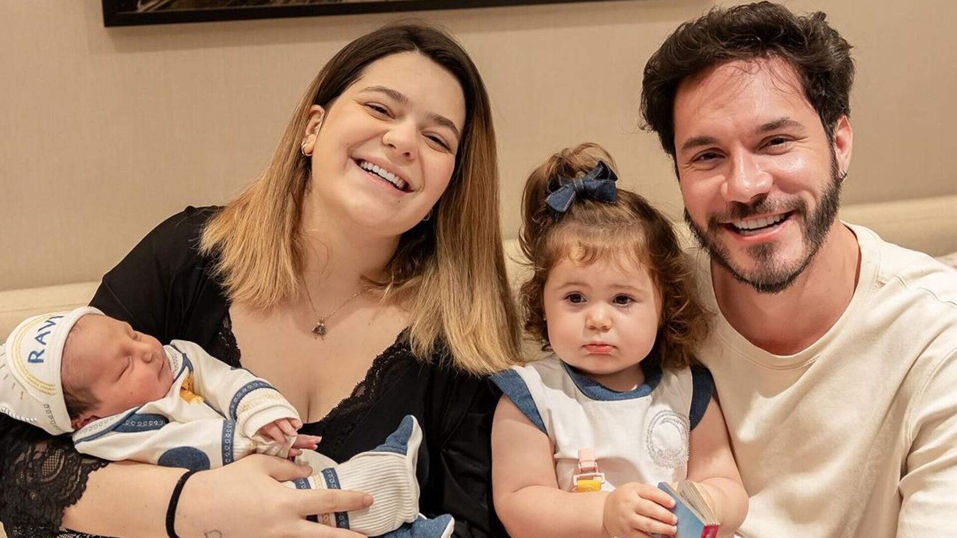Viih Tube mostra decoração de Natal de sua casa e Ravi tem aparição especial
