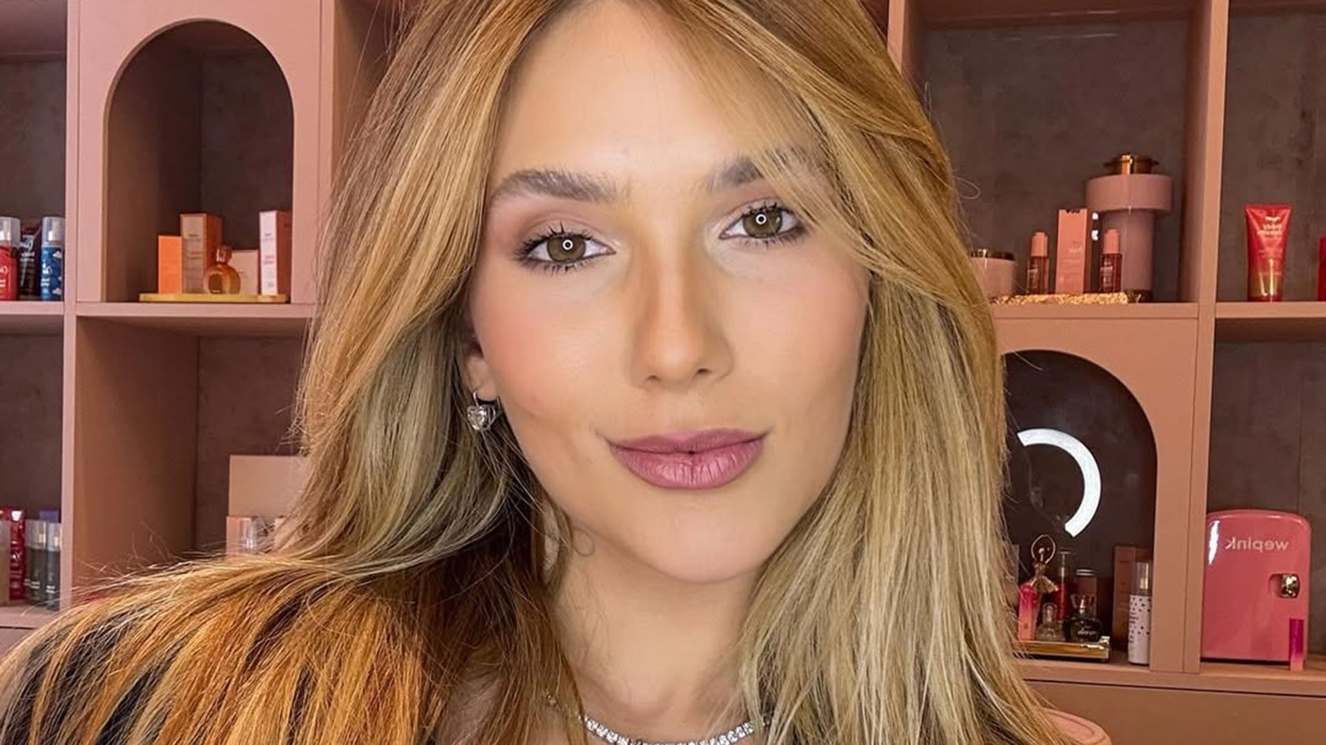 Virginia Fonseca arrasa ao tirar selfies: ‘Me achando uma gata’