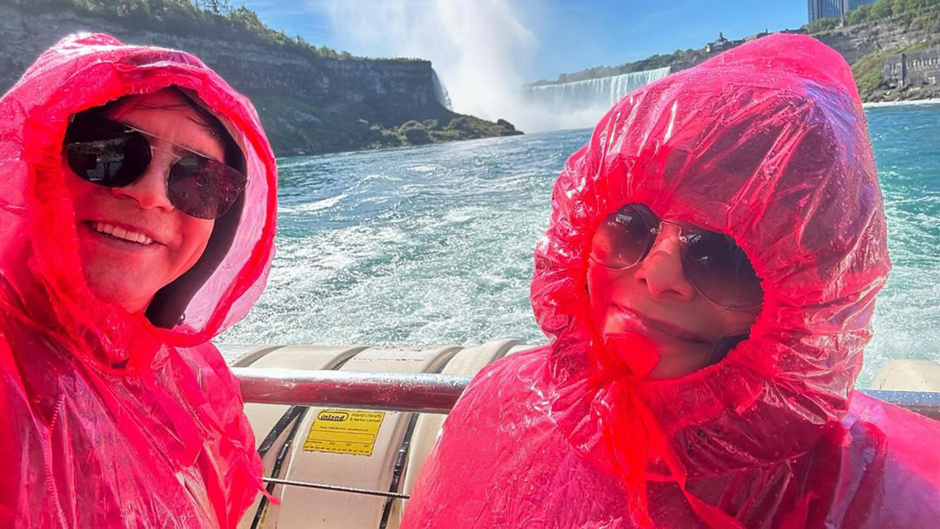 Xororó mostra foto com a esposa durante as férias em destino turístico