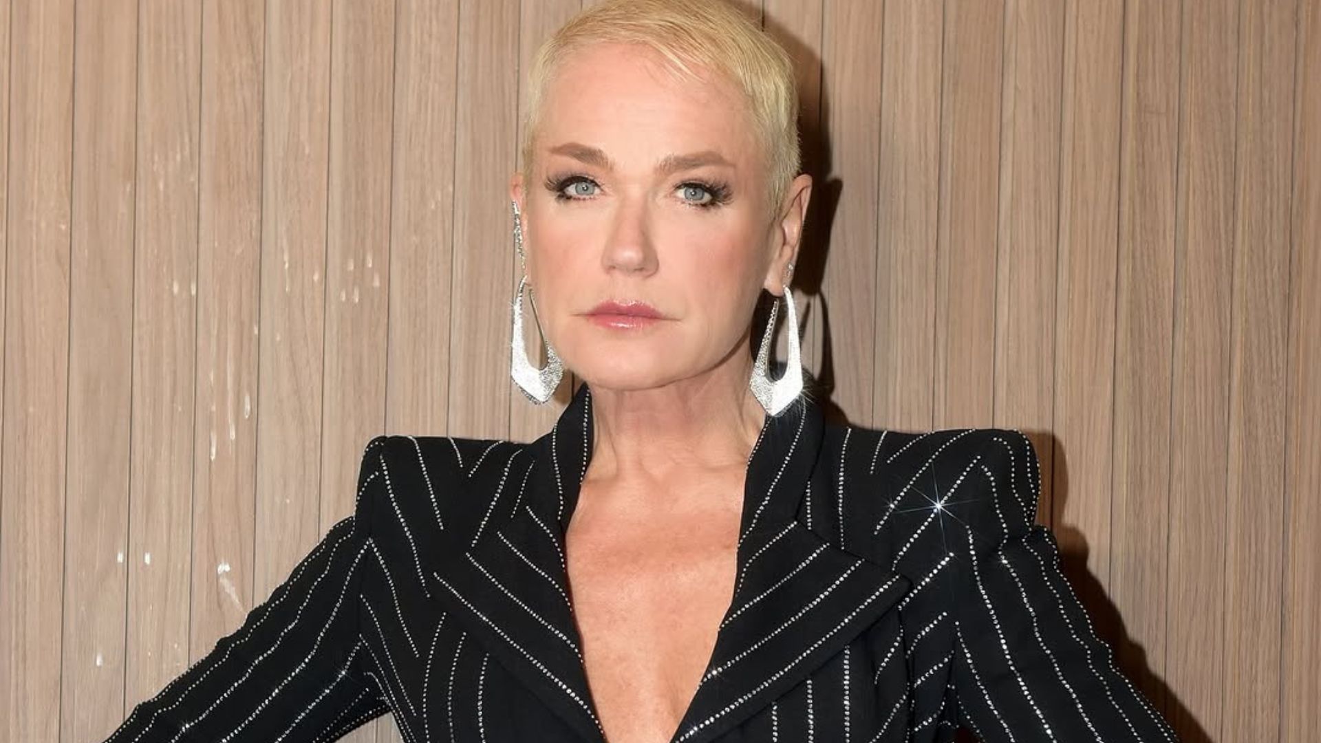 Xuxa Meneghel passa por cirurgia em São Paulo