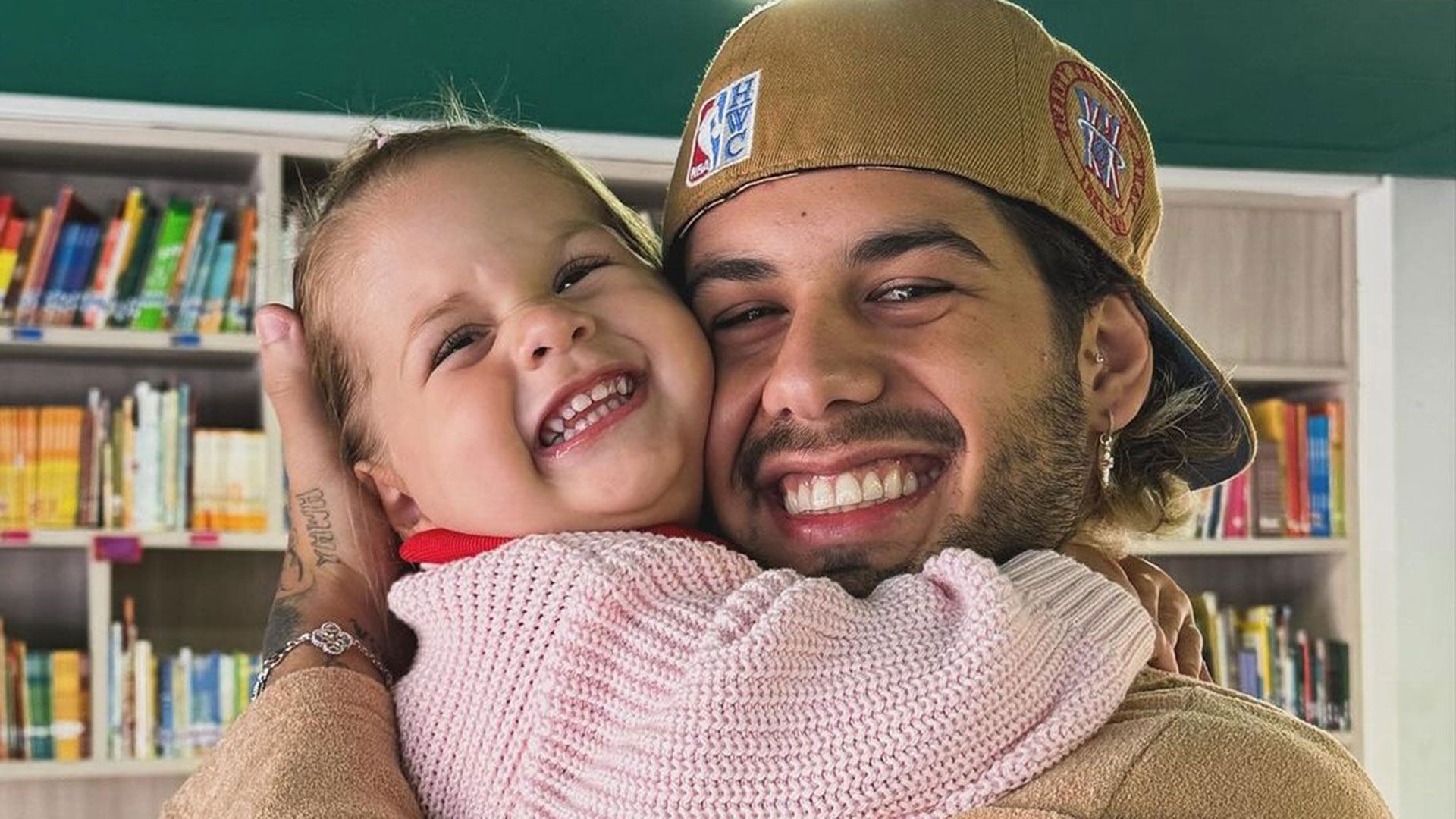 Zé Felipe mostra momento fofo com a filha Maria Flor