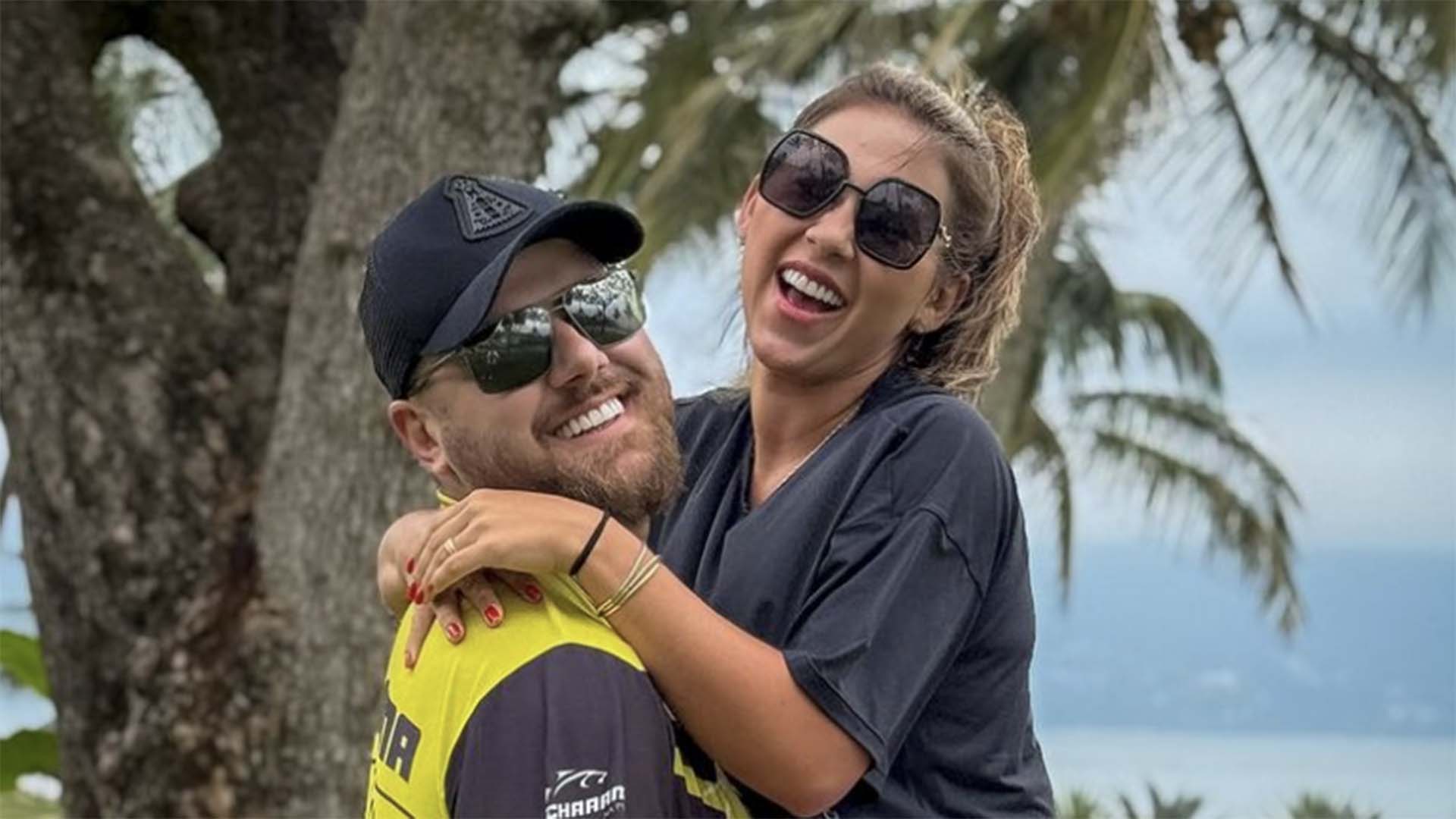 Zé Neto reaparece em novas fotos com a esposa após se afastar dos palcos