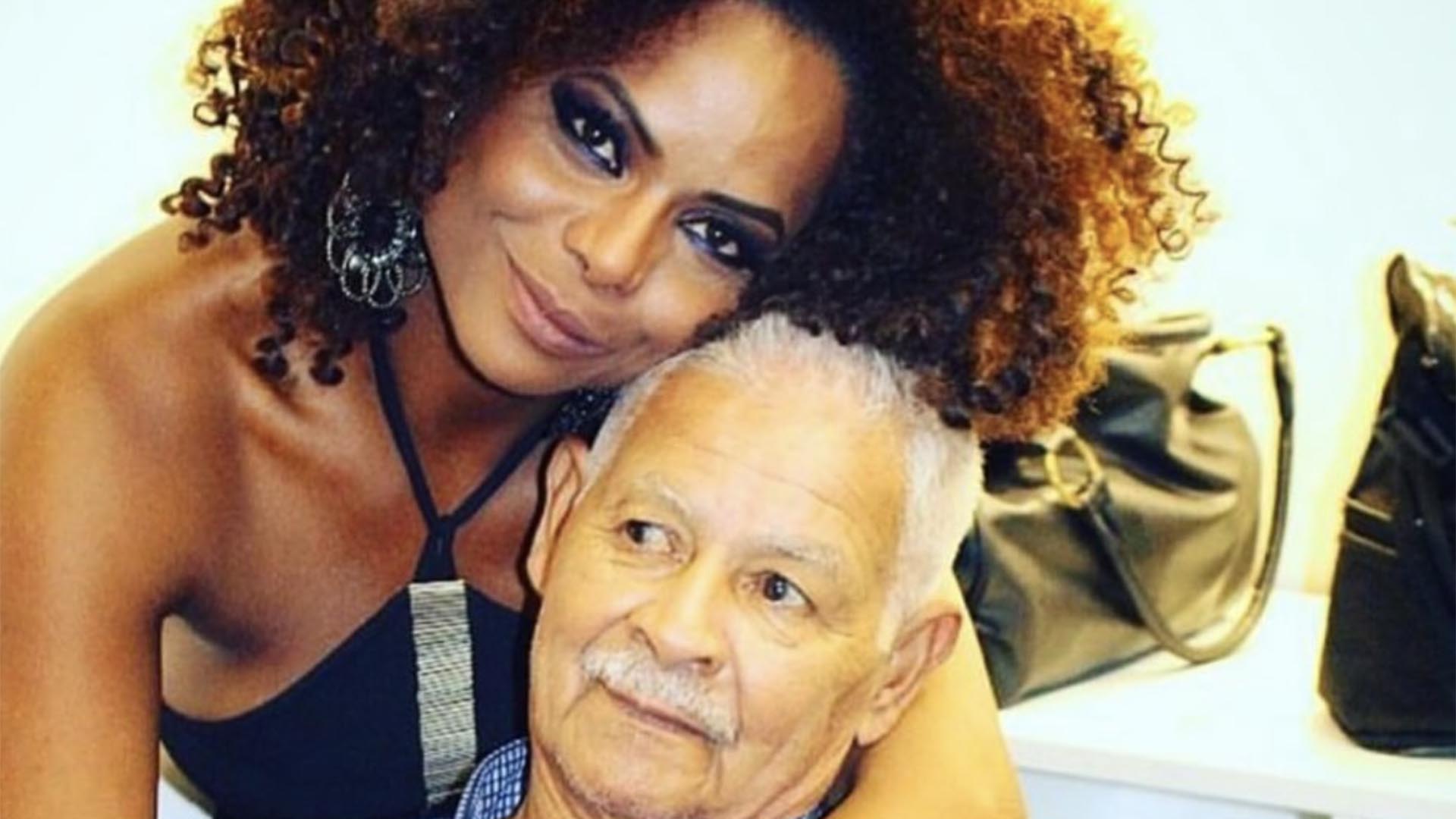 Adriana Bombom anuncia a morte do pai que só conheceu com 43 anos