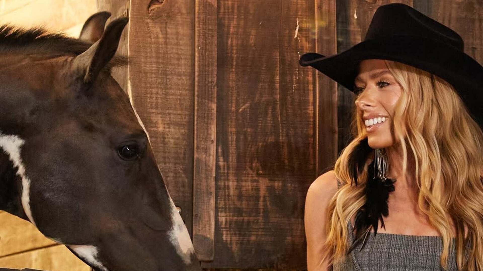 Adriane Galisteu mostra despedida dos bichos da Fazenda: ‘Coisa mais linda’