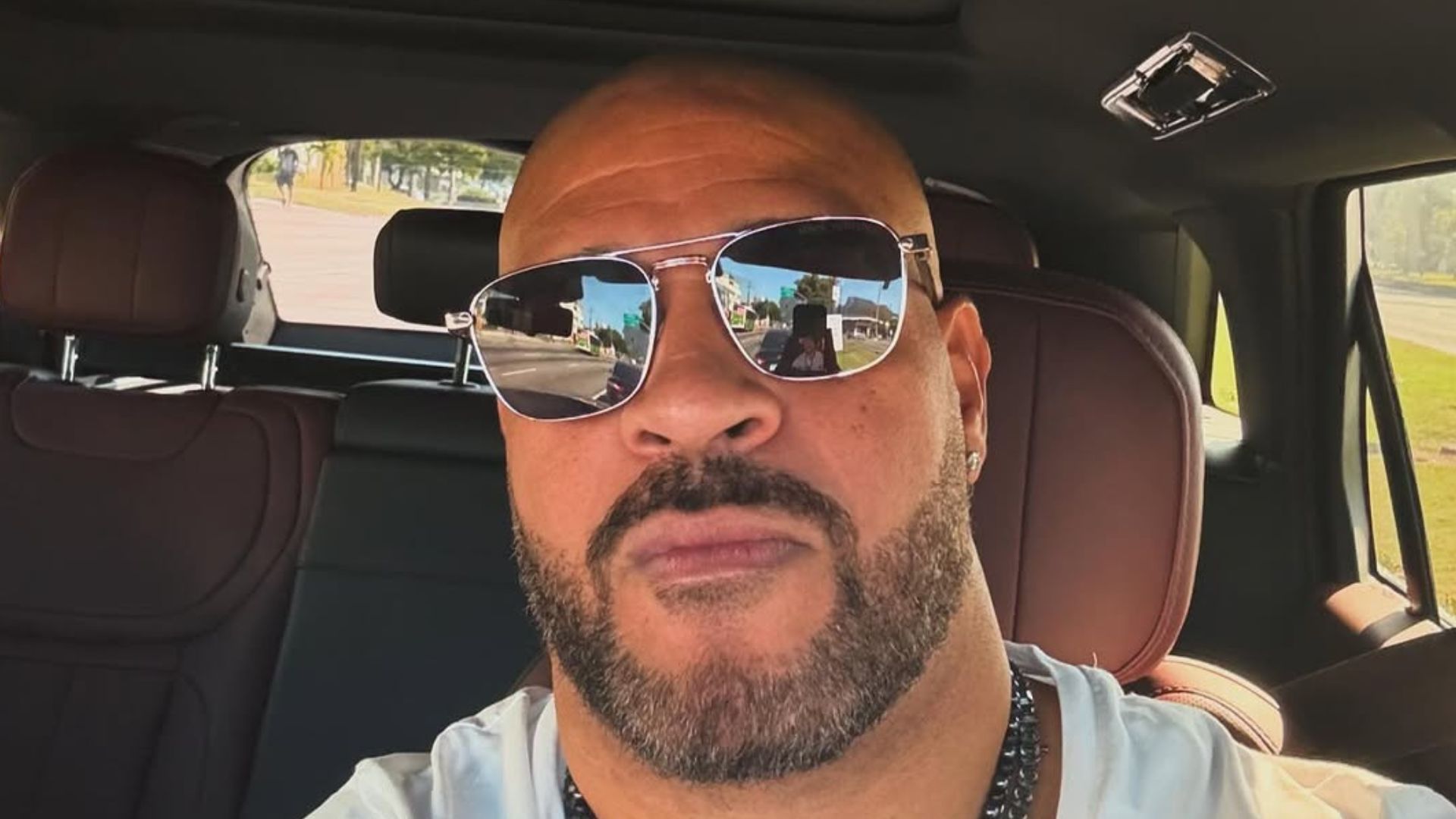 Adriano Imperador narra depressão e cita pai: ‘Bebia para não pensar merda’