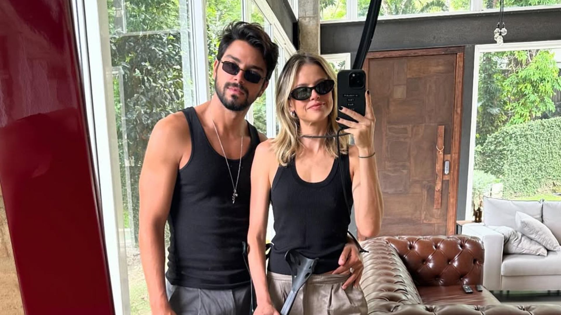 Agatha Moreira reage ao ver foto de Rodrigo Simas de sunga