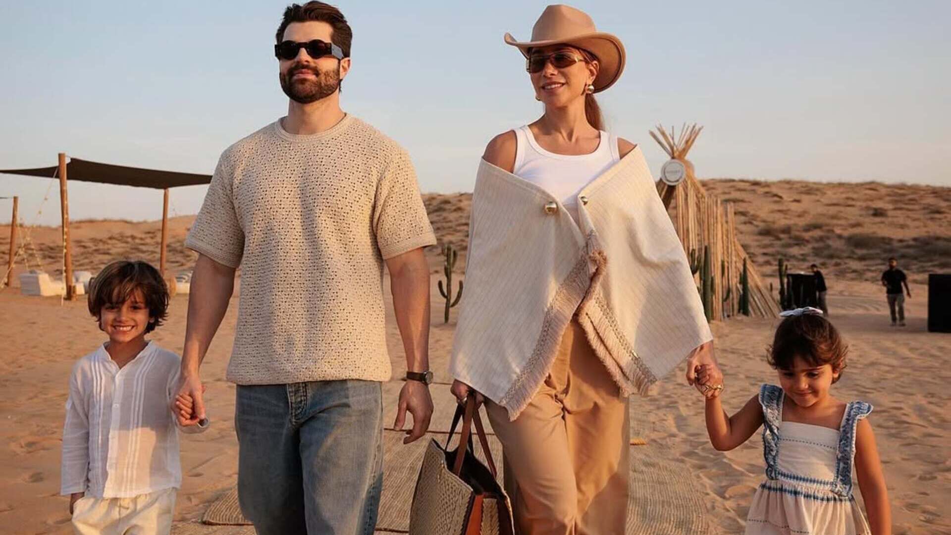 Alok e Romana Novais curtem deserto em grande estilo com os filhos