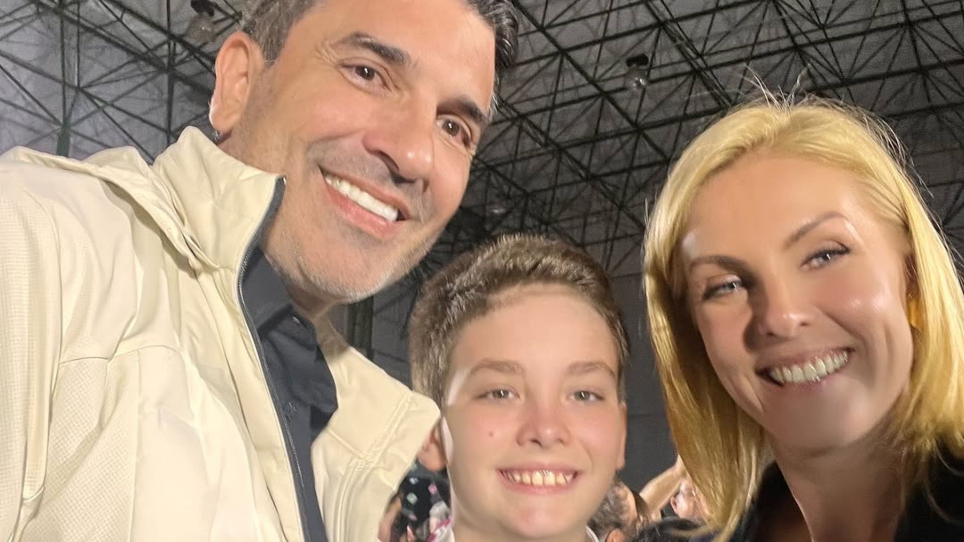 Ana Hickmann celebra formatura do filho: ‘Quanto orgulho’