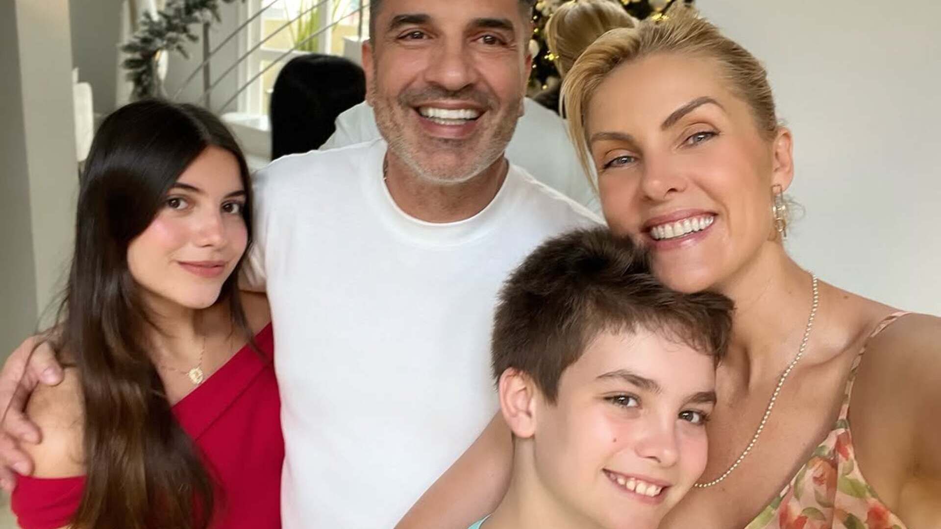 Ana Hickmann mostra como foi seu primeiro Natal com Edu Guedes